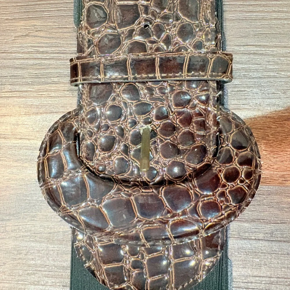 Retro 90s Style Brown Crocodile Embossed Wide Stretch Belt Statement Buckle S/M